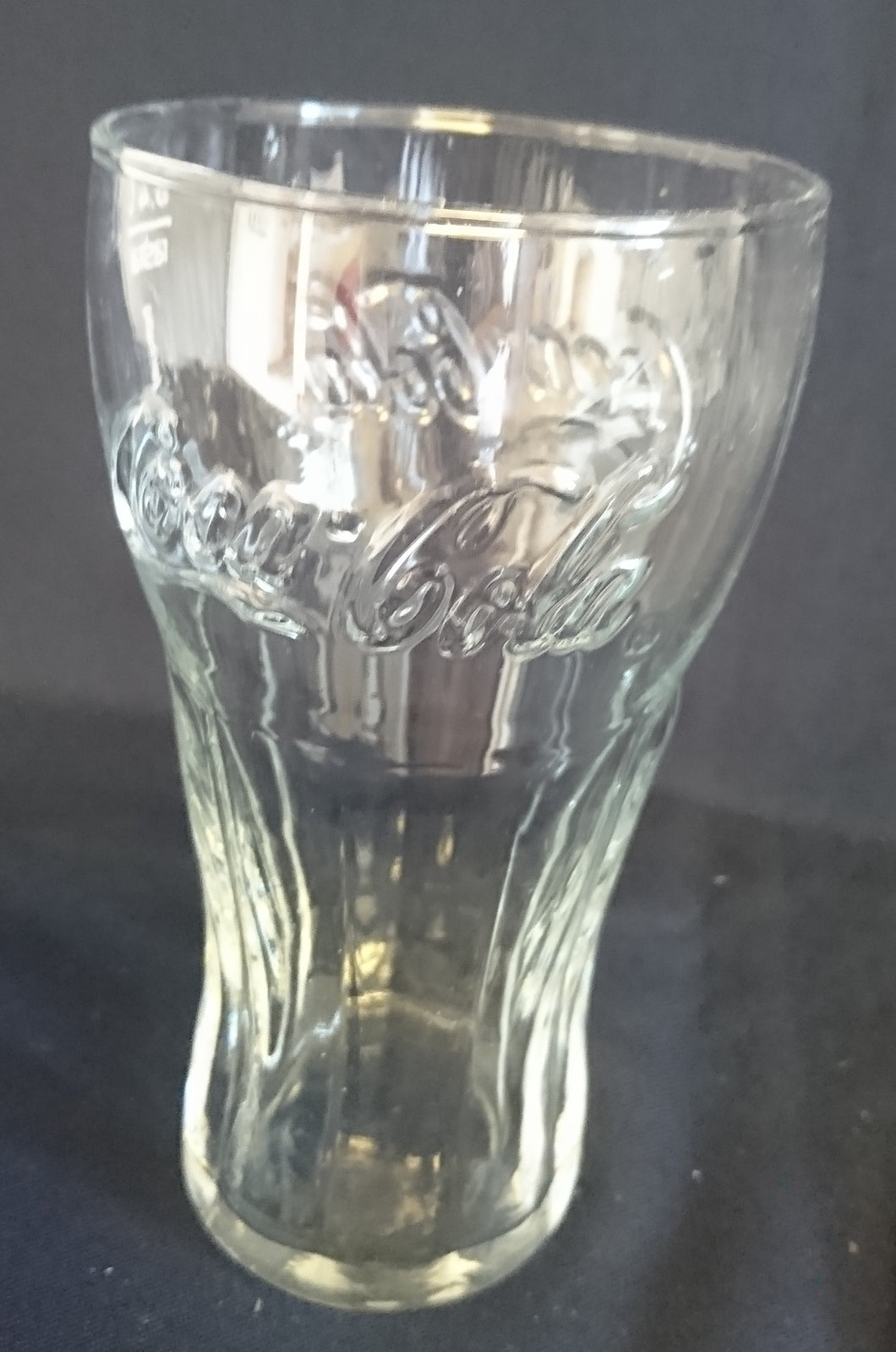 GROßES GETRÄNKEGLAS COCA COLA - Hartglas, Schriftzug Coca Cola Relief Dekor