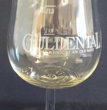 Lade das Bild in den Galerie-Viewer, GETRÄNKEGLAS - Hartglas, Das Weindorf an der Nahe Schriftzug Motiv Dekor
