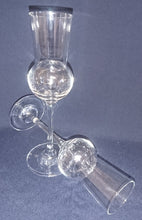 Lade das Bild in den Galerie-Viewer, 2er Set GETRÄNKEGLÄSER - Hartglas, Gewölbte Form, Klares Dekor
