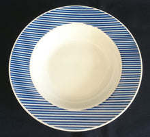 Lade das Bild in den Galerie-Viewer, SUPPENTELLER &quot;Flipper&quot; - Porzellan, Geometrisches Linien Balken Motiv Dekor
