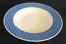 Lade das Bild in den Galerie-Viewer, SUPPENTELLER &quot;Flipper&quot; - Porzellan, Geometrisches Linien Balken Motiv Dekor
