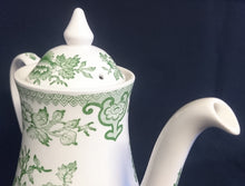 Lade das Bild in den Galerie-Viewer, KAFFEEKANNE MIT DECKEL &quot;Staffordshire&quot; (Limited) - Keramik / Steingut, Indian Tree Style Unterglasur Dekor, Hand graviert (Hand Engraved)
