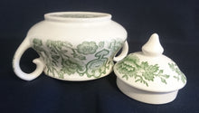 Lade das Bild in den Galerie-Viewer, ZUCKERDOSE MIT DECKEL &quot;Indian Tree&quot; (Limited) - Keramik / Steingut (Staffordshire Ware), Blätter Pflanzen Abstrakt Motiv Unterglasur Dekor, Hand graviert (Hand Engraved)
