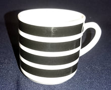 Lade das Bild in den Galerie-Viewer, 2er Set 2er ESPRESSOGEDECKE - Porzellan, Zebra &amp; Streifen Linien Balken Dekor
