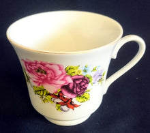 Lade das Bild in den Galerie-Viewer, TEETASSE - Porzellan, Goldrand Rosenblumen Blütenstrauß Pflanzen Motiv Dekor
