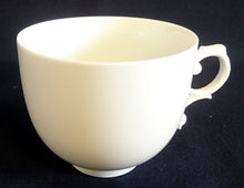 Lade das Bild in den Galerie-Viewer, 2er Set TEETASSEN - Porzellan, Einfärbiges Jugendstil Henkelform Dekor
