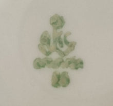 Lade das Bild in den Galerie-Viewer, MILCHKÄNNCHEN - Porzellan, Flora Rosen Blumen Blüten Knospen Pflanzen Motiv Dekor
