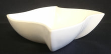 Lade das Bild in den Galerie-Viewer, 2er Set BEILAGENSCHALEN - Porzellan, Quadratische Schweifende Sternform Motiv Dekor
