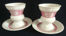 Lade das Bild in den Galerie-Viewer, 2er Set 2er KAFFEEGEDECKE - Porzellan, Abstrakt Blumenblüten Rand Rüdesheim Motiv Asbach Schriftzug Relief Form Dekor
