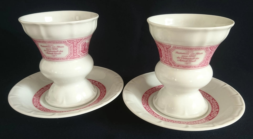 2er Set 2er KAFFEEGEDECKE - Porzellan, Abstrakt Blumenblüten Rand Rüdesheim Motiv Asbach Schriftzug Relief Form Dekor