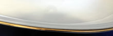 Lade das Bild in den Galerie-Viewer, BEILAGENPLATTE - Porzellan, Goldrand Reliefrand Motiv Dekor

