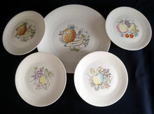 Lade das Bild in den Galerie-Viewer, KUCHEN- BEILAGEN- SAMMELTELLER &quot;Apart&quot; - Porzellan, Ananas Banane Stachelbeeren Obst Flora Motiv Reliefrand Dekor
