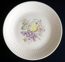 Lade das Bild in den Galerie-Viewer, 5er Set DESSERT- &amp; BEILAGEN- SAMMELTELLER &quot;Apart&quot; - Porzellan, Apfel Birne Zitrone Ananas Banane Heidel- Stachelbeeren Obst Flora Motiv Reliefrand Dekor
