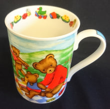Lade das Bild in den Galerie-Viewer, KINDERTASSE &quot;Gallery&quot; - Porzellan, Sommer Bärchen Picknick Motiv Dekor
