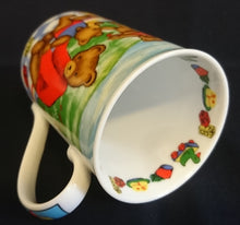 Lade das Bild in den Galerie-Viewer, KINDERTASSE &quot;Gallery&quot; - Porzellan, Sommer Bärchen Picknick Motiv Dekor
