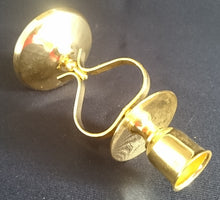 Lade das Bild in den Galerie-Viewer, STABTAFEL KERZENSTÄNDER - Metall / 24 Karat Vergoldet, Klassisch Herzform Motiv Dekor (G)
