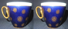 Lade das Bild in den Galerie-Viewer, KAFFEETASSE - Porzellan, Kobalt Linien Goldrand Sonne Blumenblüten Dekor
