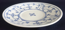 Lade das Bild in den Galerie-Viewer, UNTERTASSE - Porzellan, Indisch Blau Strohblumen Dekor
