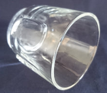 Lade das Bild in den Galerie-Viewer, 2er Set GETRÄNKEGLÄSER - Hartglas, Klassisch Form Waben Dekor
