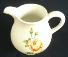 Lade das Bild in den Galerie-Viewer, 2er Set MILCHKÄNNCHEN &amp; ZUCKERDOSE OHNE DECKEL - Porzellan, Flora Rosen Blumen Blüten Knospen Blätter Pflanzen Motiv Dekor
