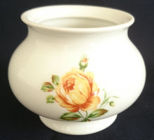 Lade das Bild in den Galerie-Viewer, 2er Set MILCHKÄNNCHEN &amp; ZUCKERDOSE OHNE DECKEL - Porzellan, Flora Rosen Blumen Blüten Knospen Blätter Pflanzen Motiv Dekor
