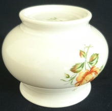 Lade das Bild in den Galerie-Viewer, 2er Set MILCHKÄNNCHEN &amp; ZUCKERDOSE OHNE DECKEL - Porzellan, Flora Rosen Blumen Blüten Knospen Blätter Pflanzen Motiv Dekor
