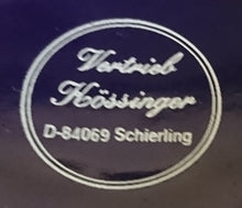 Lade das Bild in den Galerie-Viewer, GLÜHWEINTASSE - Keramik / Steingut, Nachtschnee Dorfkirche Menschen Weihnachtsmotiv Dekor

