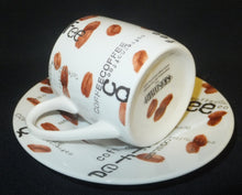 Lade das Bild in den Galerie-Viewer, 2er MOCCAGEDECK - Porzellan, Kaffeebohnen / Aufschrift Coffee Dekor
