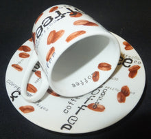Lade das Bild in den Galerie-Viewer, 2er MOCCAGEDECK - Porzellan, Kaffeebohnen / Aufschrift Coffee Dekor
