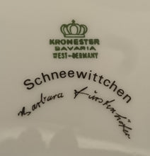 Lade das Bild in den Galerie-Viewer, SAMMELTELLER &quot;Gebrüder Grimm Märchen&quot; &quot;Schneewitchen&quot; - Porzellan, Märchen Dekor Barbara Fürstenhöfer Designerin
