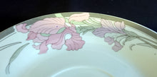 Lade das Bild in den Galerie-Viewer, UNTERTASSE - Porzellan, Blumenblüten Pflanzen Motiv Linienrand Dekor
