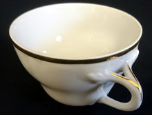 Lade das Bild in den Galerie-Viewer, KAFFEETASSE &quot;Ingres Weiss&quot; &quot;Maria Theresia&quot; - Porzellan, Goldrand Motiv Einfärbiges Dekor
