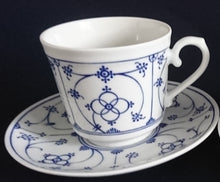 Lade das Bild in den Galerie-Viewer, 2er Set KAFFEETASSEN &quot;Ingres Weiss&quot; - Porzellan, Indisch Blau Strohblume Motiv Dekor (Schwarzer Markenstempel)
