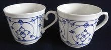 Lade das Bild in den Galerie-Viewer, 2er Set KAFFEETASSEN &quot;Ingres Weiss&quot; - Porzellan, Indisch Blau Strohblume Motiv Dekor (Schwarzer Markenstempel)

