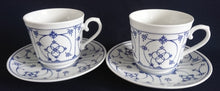 Lade das Bild in den Galerie-Viewer, 2er Set 2er KAFFEEGEDECKE &quot;Ingres Weiss&quot; - Porzellan, Indisch Blau Strohblume Motiv Dekor (Schwarzer Markenstempel)
