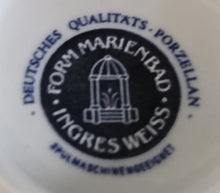 Lade das Bild in den Galerie-Viewer, KAFFEETASSE &quot;Ingres Weiss&quot; - Porzellan, Indisch Blau Strohblume Motiv Dekor (Schwarzer Markenstempel)
