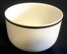 Lade das Bild in den Galerie-Viewer, 5er Set KAFFEEKANNE MIT DECKEL &amp; MILCHKÄNNCHEN &amp; ZUCKERDOSE MIT DECKEL &quot;Ingres Weiss&quot; - Porzellan, Goldrand Linien Blatt Blätter Rosenblüte Relief Form Motiv Dekor

