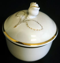 Lade das Bild in den Galerie-Viewer, 5er Set KAFFEEKANNE MIT DECKEL &amp; MILCHKÄNNCHEN &amp; ZUCKERDOSE MIT DECKEL &quot;Ingres Weiss&quot; - Porzellan, Goldrand Linien Blatt Blätter Rosenblüte Relief Form Motiv Dekor
