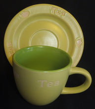 Lade das Bild in den Galerie-Viewer, 4er Set TEEGEDECKE - Keramik / Steingut, 2färbiges Teekannen Motiv Tea Aufschrift Dekor
