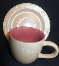 Lade das Bild in den Galerie-Viewer, 4er Set TEEGEDECKE - Keramik / Steingut, 2färbiges Teekannen Motiv Tea Aufschrift Dekor
