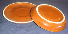 Lade das Bild in den Galerie-Viewer, 2er Set 2er MOCCAGEDECKE - Keramik / Steingut, Weißer Rand Einfärbiges Dekor
