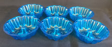 Lade das Bild in den Galerie-Viewer, 2er Set KLEINE DESSERTFORMEN - Kunststoff, Gugelhupf Form Dekor
