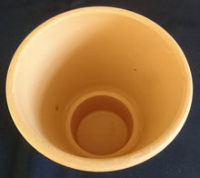 Lade das Bild in den Galerie-Viewer, BLUMENTOPF - Keramik / Steingut, Schleier Dekor, Handbemalt
