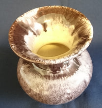 Lade das Bild in den Galerie-Viewer, BLUMENVASE - Keramik / Steingut, Meliertes Abstraktes Schleier Motiv Dekor
