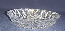 Lade das Bild in den Galerie-Viewer, DESSERTSCHALE - Hartglas, Abstrakt Stern Motiv Dekor
