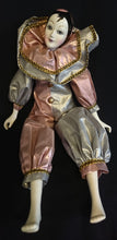Lade das Bild in den Galerie-Viewer, HARLEKIN PUPPE - Mittelgroß, Stoff / Porzellan, Handarbeit, Handbemalt

