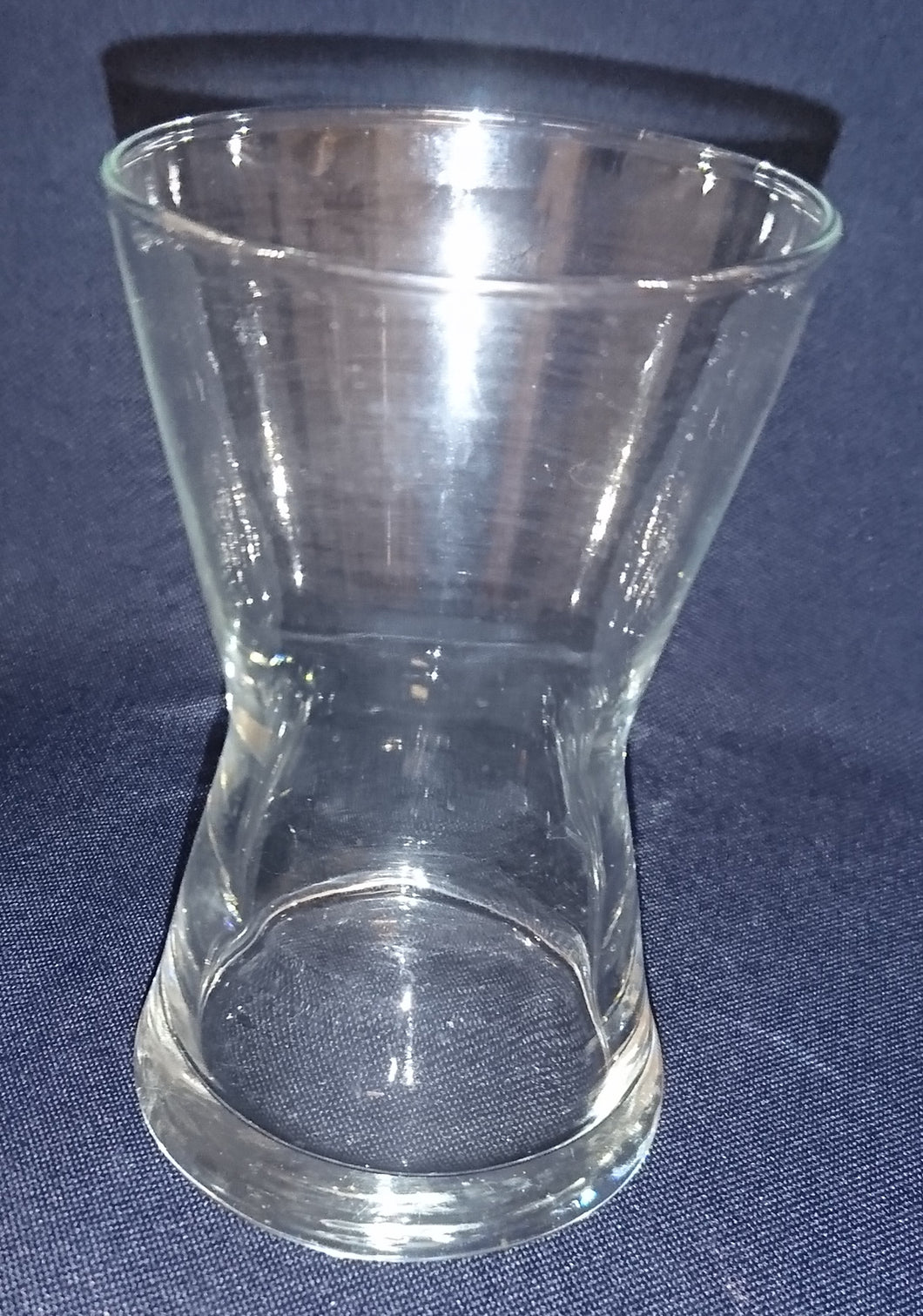 KLEINE BLUMENVASE - Press- / Hartglas, Klares Modernes Tulpen Form Design Dekor