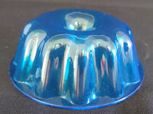 Lade das Bild in den Galerie-Viewer, 2er Set KLEINE DESSERTFORMEN - Kunststoff, Gugelhupf Form Dekor
