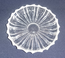 Lade das Bild in den Galerie-Viewer, SALATSCHALE - Hartglas, Geometrisch Ovales Linien Abstrakt Dekor
