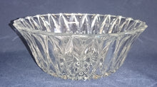 Lade das Bild in den Galerie-Viewer, SALATSCHALE - Hartglas, Geometrisch Ovales Linien Abstrakt Dekor
